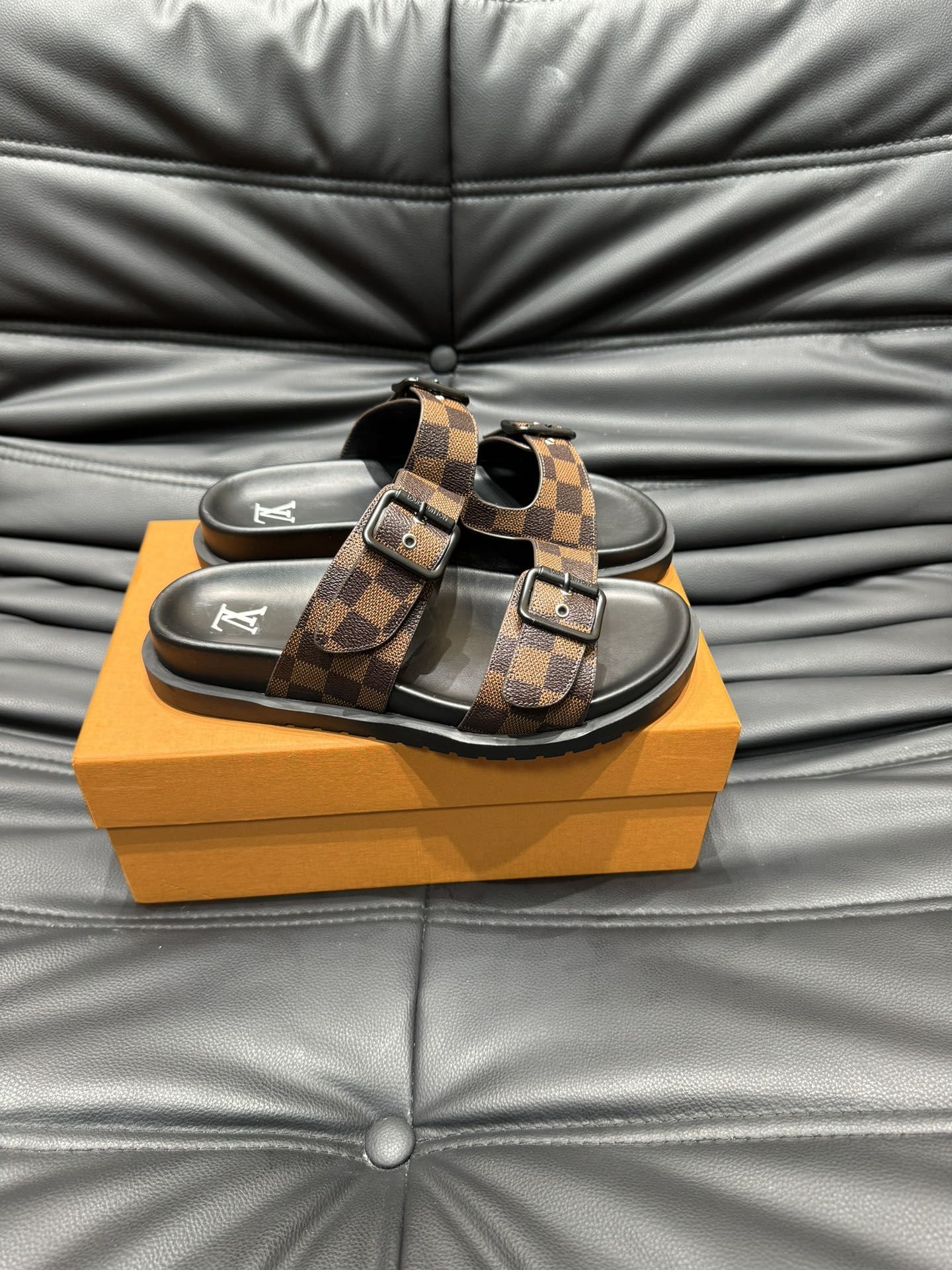 Louis Vuitton Slippers